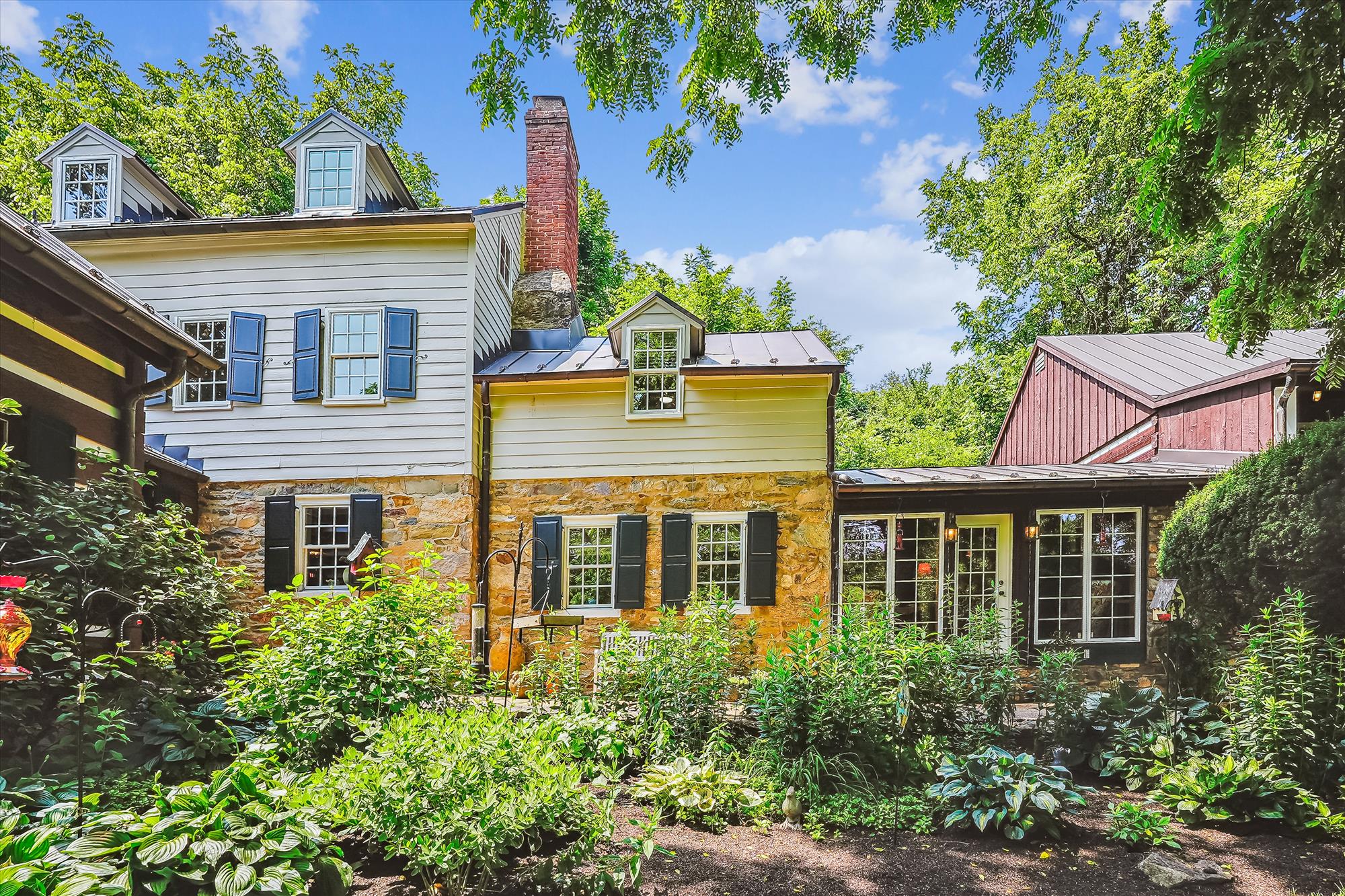 Exterior Front Elevation Dsc5377