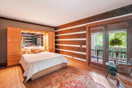 Upper Main And Garage Bedroom Dsc5131