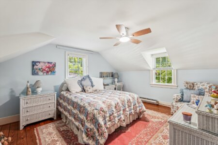 Upper Main And Garage Bedroom Dsc5335