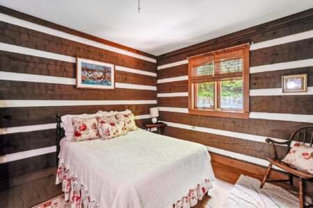 Upper Main And Garage Bedroom Dsc5415